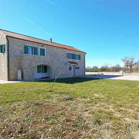 Skelin By Interhome Prázdninový dům Drinovci